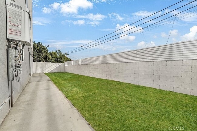 Building Photo - 1002 E 33rd St