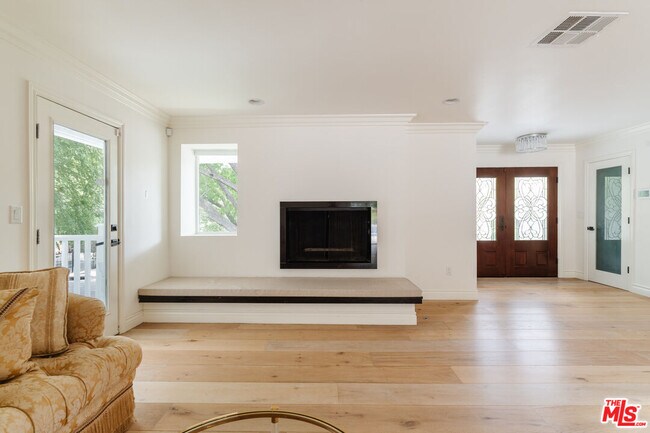 Building Photo - 15514 Del Gado Dr