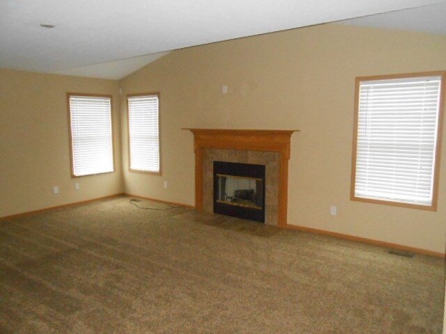 Building Photo - 2271 Landcrest Dr