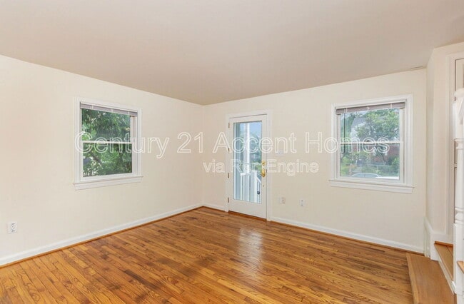 Building Photo - 2032 Arlington Ter