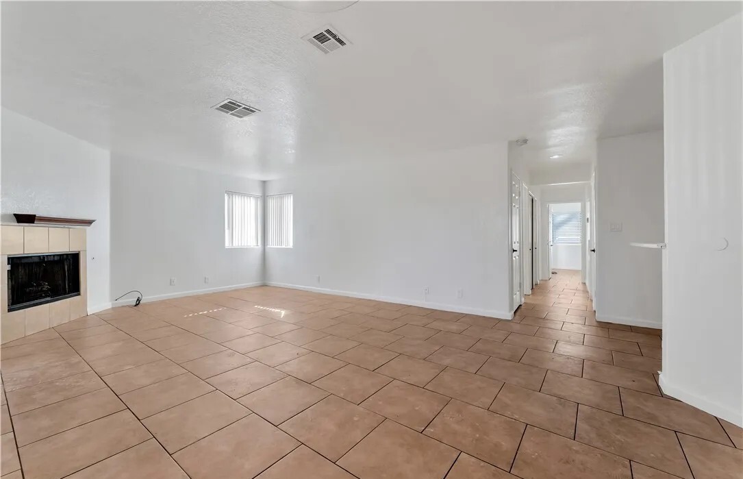 Building Photo - 5076 S Rainbow Blvd
