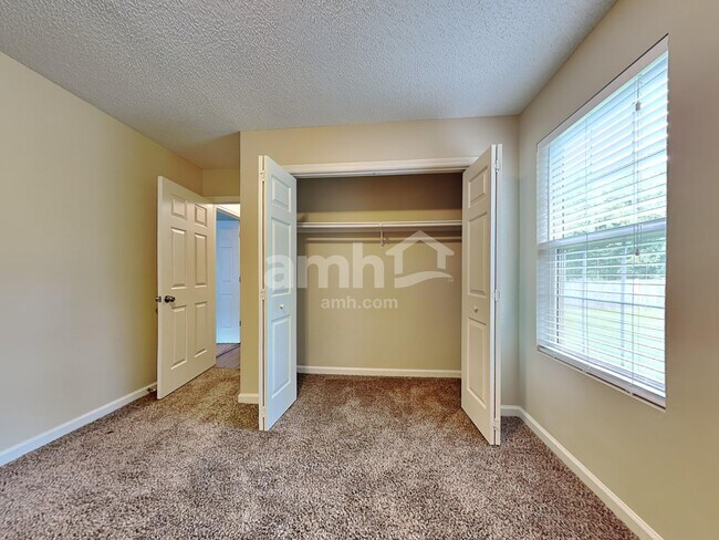 Building Photo - 131 Kingsbridge Dr