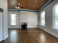 Building Photo - One Bedroom Apartment in Downtown With Ton...