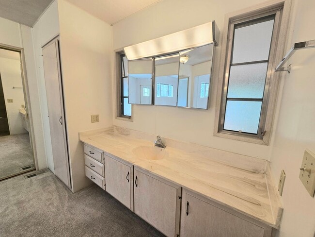 Building Photo - Light and Airy 2 Bedroom 2 Bath In Heather Glen Estates