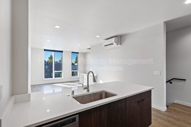 Building Photo - 1860 N Hamilton St