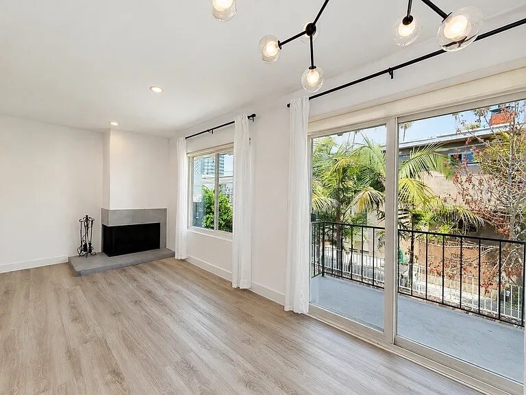 Building Photo - 1326 Wellesley Ave