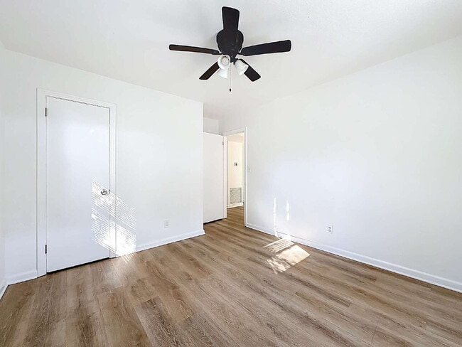 Building Photo - 5330 Quan Dr