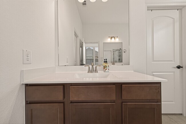 Building Photo - 7319 Woodlark Rdg Dr