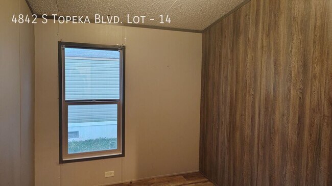 Building Photo - 4842 SW Topeka Blvd