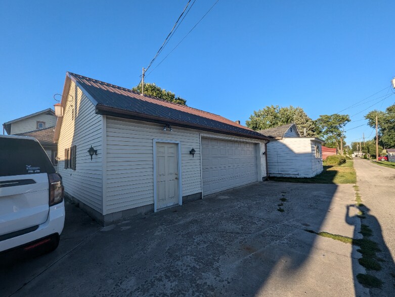 Building Photo - 255 Bricker St