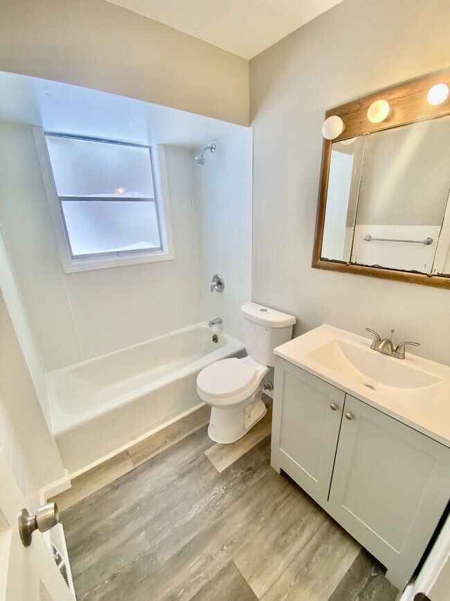 Building Photo - 1128 Maple Ave