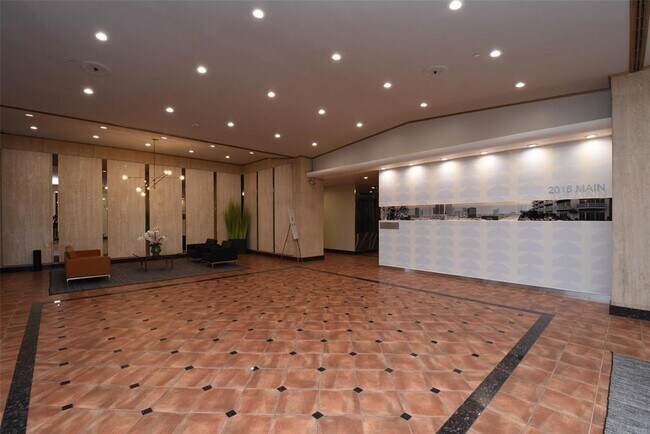 Building Photo - 2016 Main St