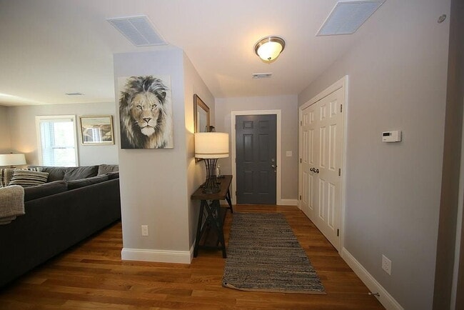 Building Photo - 10 Irma St