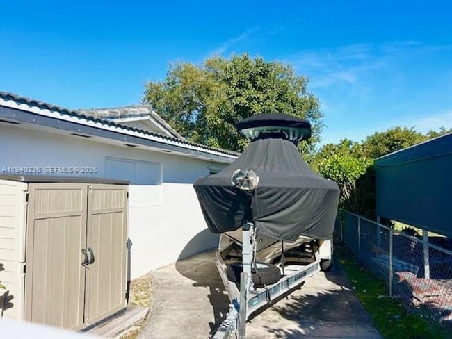 Building Photo - 9825 Palmetto Club Dr