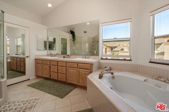 Building Photo - 1256 Cravens Ln