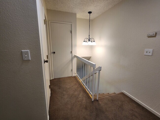 Building Photo - 1193 Townhouse Circle