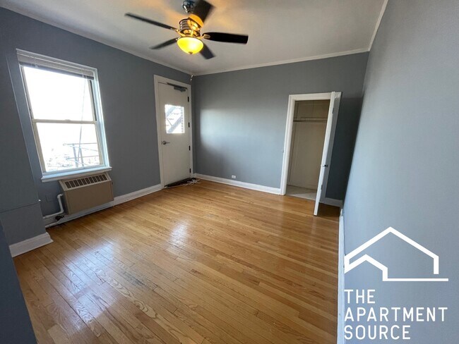 Building Photo - 5000 S Cornell Ave