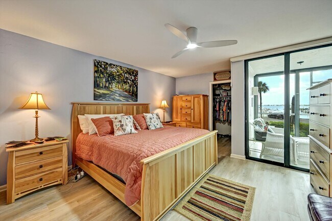 Building Photo - Waterfront! Annual Lease,  2 bedroom 2 bath plus bonus room
