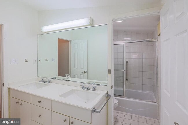 Building Photo - 2421 Lightfoot Dr