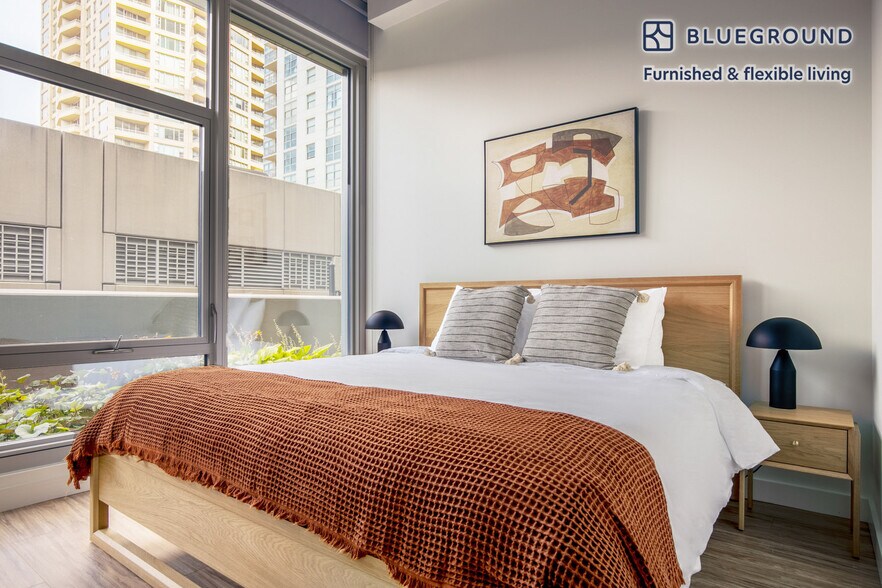 Building Photo - 165 North Des Plaines Street-SI FL3-ID750