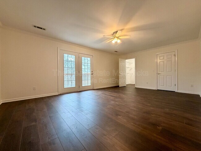 Building Photo - 3190 Waterfront Dr