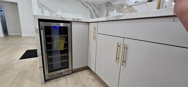 Building Photo - 2731 SW 29th Ave