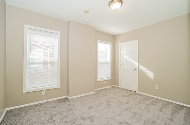 Building Photo - 392-394 N Garfield Ave