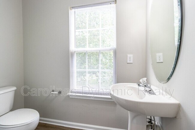 Building Photo - 9618 Blossom Hill Dr