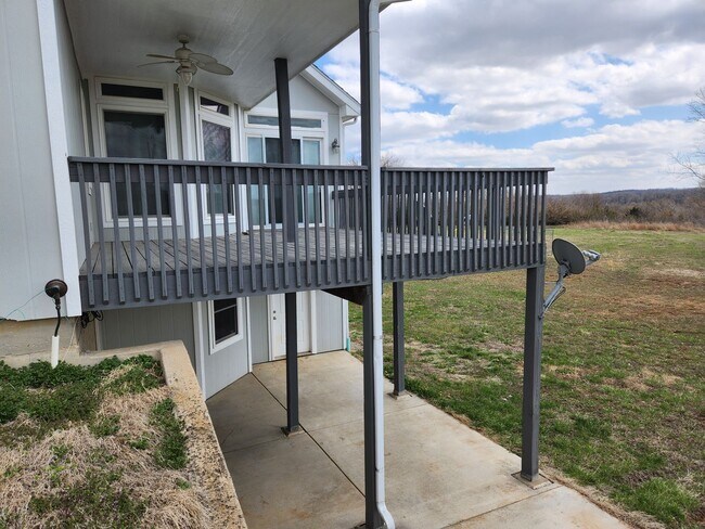 Building Photo - New price! Enjoy country living and seclus...