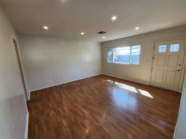 Building Photo - 10449 Cantara St