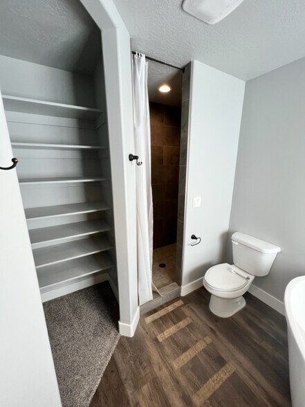 Building Photo - 583 N 400 E
