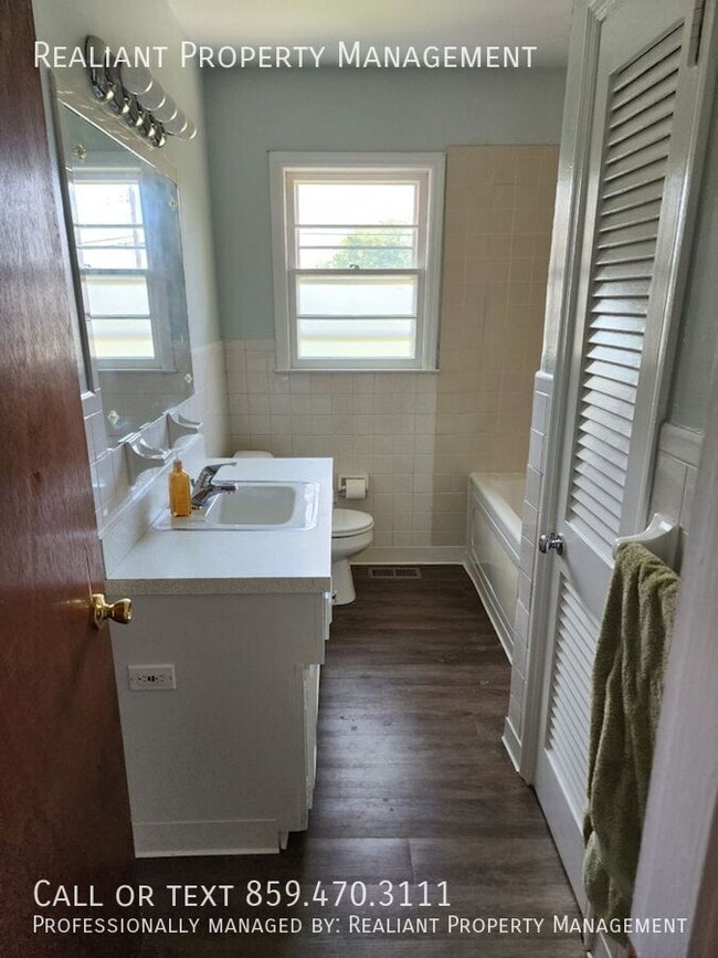 Building Photo - 2135 Tamarack Dr