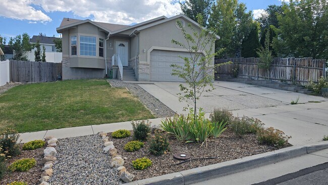 Building Photo - 6155 W Graceland Wy