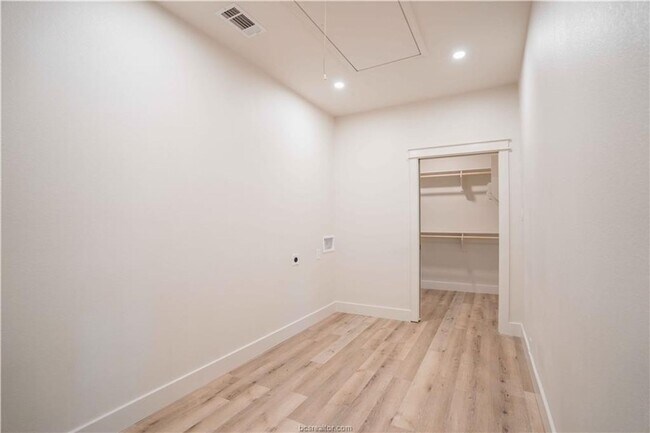 Building Photo - AUGUST 2026 PRE-LEASE!! Stunning Remodeled...