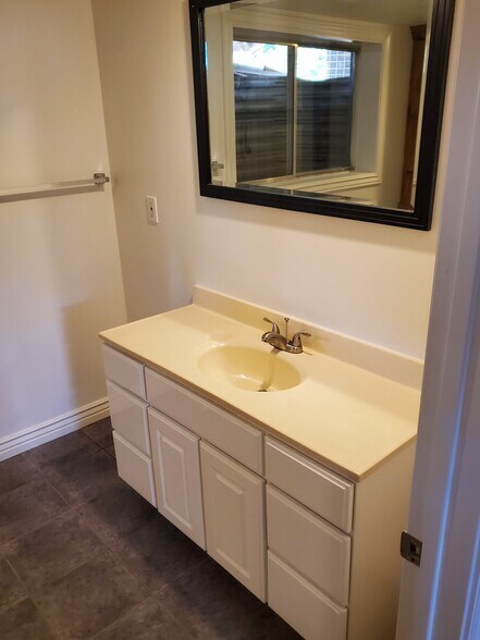 Building Photo - 4785 Dorilee Dr