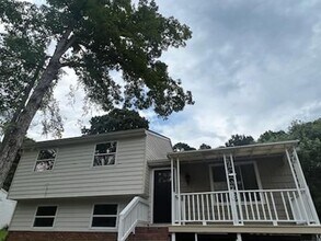 Building Photo - 5 bedroom 2.5 bath home