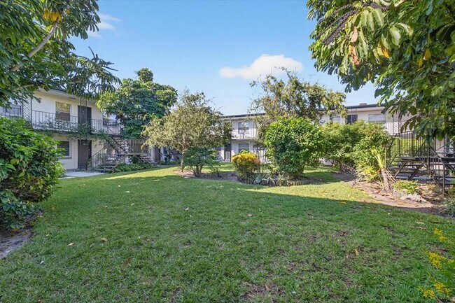 Building Photo - 2808 W Azeele St