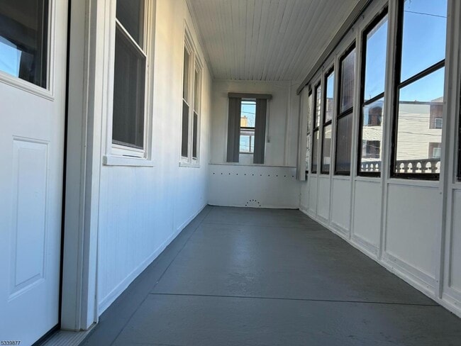 Building Photo - 5 Community Pl