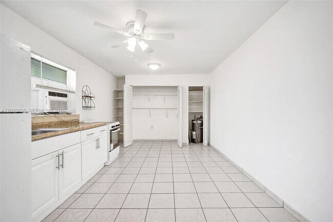 Building Photo - 877 W 33rd St