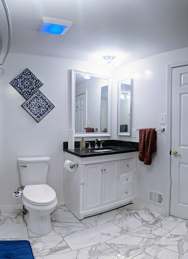 Building Photo - 5395 Harbor Ct Dr