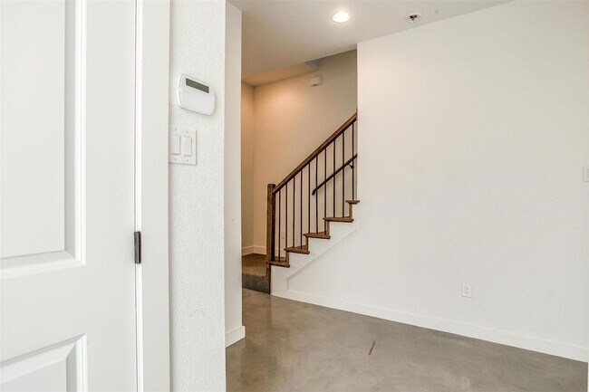 Building Photo - 3515 S Hills