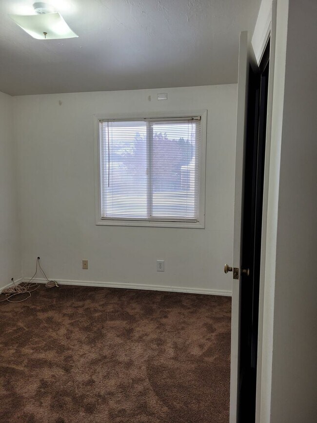 Building Photo - 1/2 OFF JUNE RENT - House in Ephrata