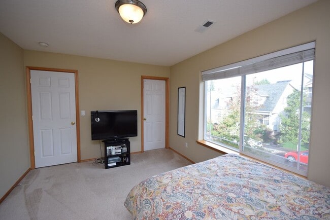 Building Photo - 10890 Southwest Washington Street