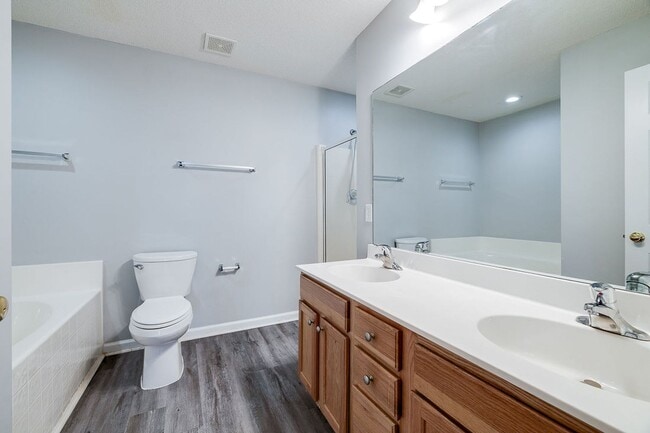 Building Photo - Spacious & Beautifully Maintained 5BR/3BA ...