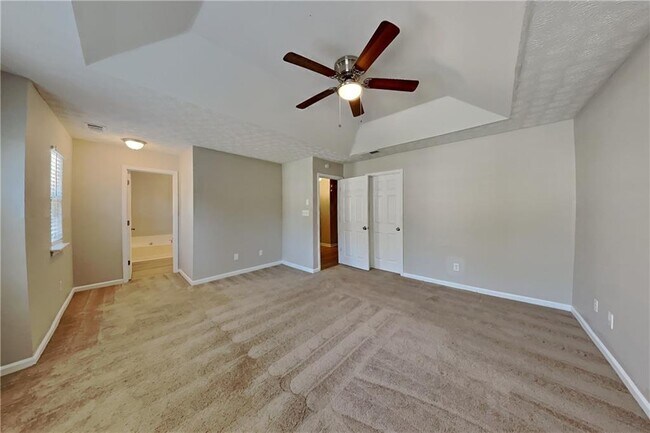 Building Photo - 3703 Majestic Dr SW