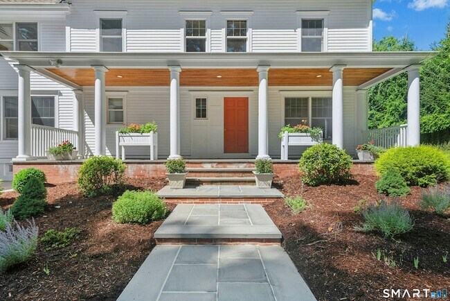 Building Photo - 10 Fernwood Rd