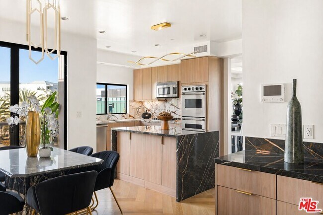 Building Photo - 121 Canon Dr