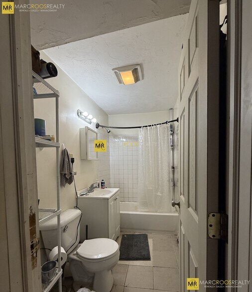 Building Photo - 589 Beacon St