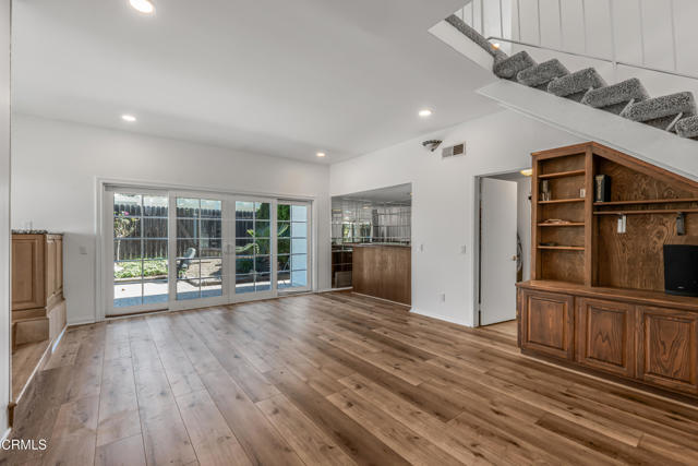 Building Photo - 327 Bethany St