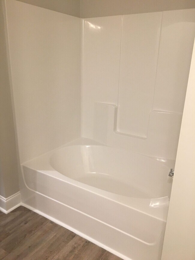 Building Photo - 2 Bed/ 2 Bath Townhome - 7 Minutes from Fort Gordon!